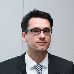 „Nickel-Wolfram und Nickel-Zinn zeigen sehr gute Eigenschaften bei tribokorrosiver Belastung im Laborversuch“, sagte Stefan Kölle, wissenschaftlicher Mitarbeiter am Fraunhofer-IPA.