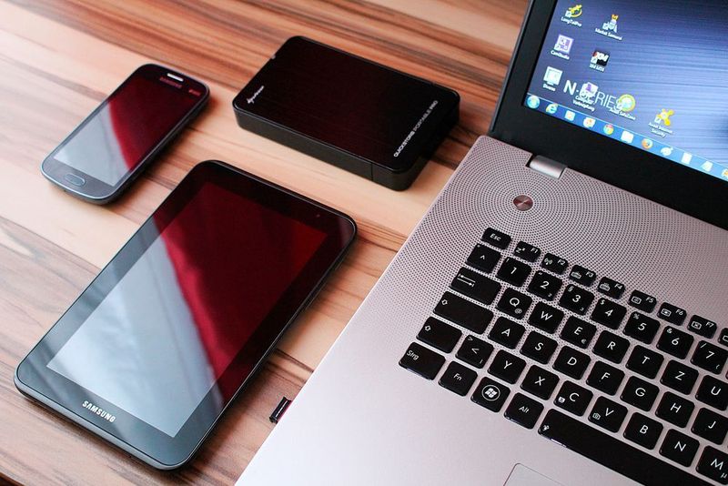 1.     Laptops/Smartphones/Tablets: Wie letztes Jahr stehen auch 2017 wieder die klassischen Geräte an der Spitze der Liste. Besonders anfällig sind Laptop & Co. für Malware und Ransomware.  (gemeinfrei)