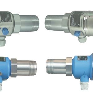 Soliwave FQR56 (links) und FDR56 (rechts) in Edelstahlausführung (oben) und mit Kunststoffgehäuse (unten) sowie R 1½“-Gewinde 