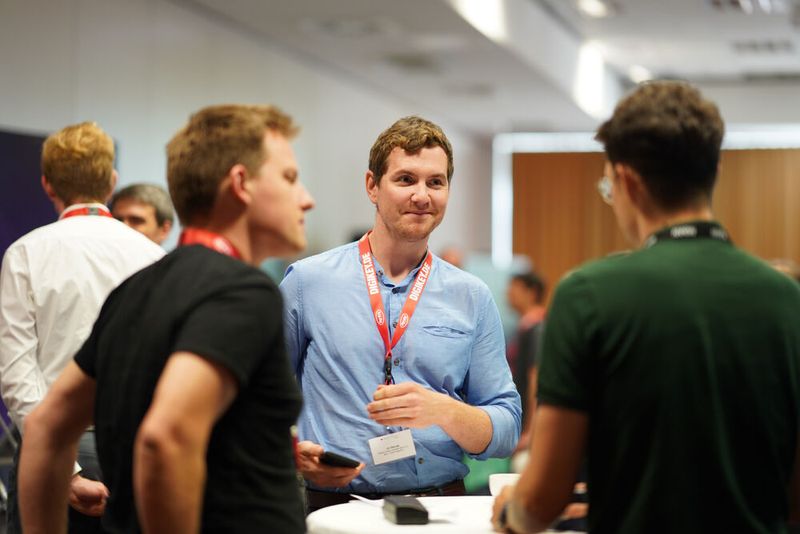 FPGA Conference Europe 2022: Über 70 Sprecher, 100 Vorträge und über 250 Teilnehmer – nach zwei Jahren mit Corona-bedingten Digitalkonferenzen fand die dreitägige FPGA Conference vom 5. bis 7. Juli 2022 endlich wieder als Präsenzveranstaltung statt. Besondere Highlights waren die spannende Keynote von Nick Ni von AMD/Xilinx, die interessante Couchtalk-Expertenrunde, der traditionelle BBQ-Grillabend sowie die vielen glücklichen Gewinner der Verlosungsaktionen.  (Bild: Nadine Stegemann)