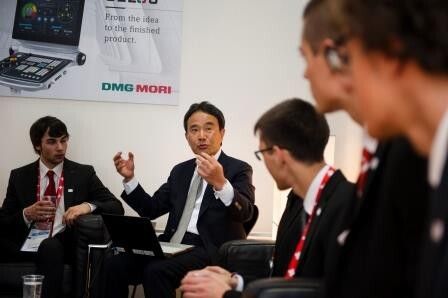 Die Teilnehmer des 'Young People Program‘ von Swissmem erhielten die Möglichkeit japanische Unternehmen zu besichtigen. (Bild: Swissmem)