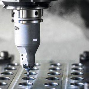 The doubling of cutting edges, the use of PcBN high-performance cutting materials, and the robust clamping system result in a significant productivity increase in valve seat machining.(Image: Mapal)