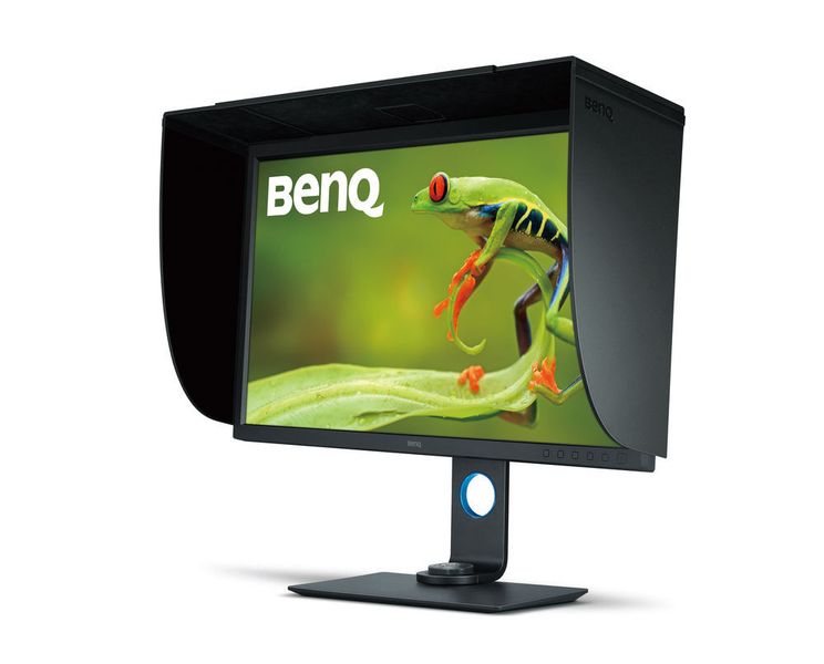 Die Blendschutzhaube gehört zum Lieferumfang des Benq SW320. (Benq)
