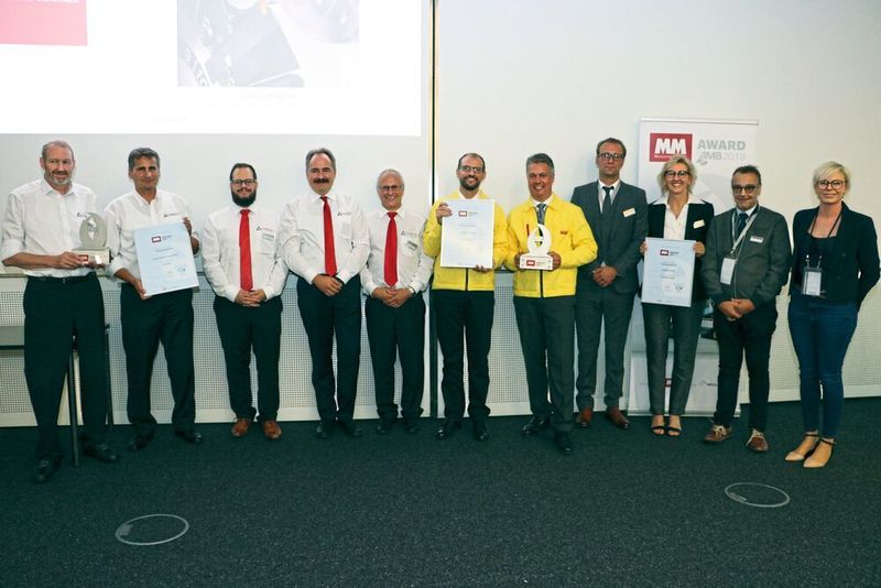 Die Gewinner des AMB-MM-Award in der Rubrik Präzisionswerkzeuge (v.l.n.r.): Harald Urschitz, Rainer Beer, Dirk Martin,Dr. Uwe Schleinkofer, Lothar Schmid (alle von Ceratizit), Günter Koch und Frank-Norman Rüstig (beide von Sandvik) sowie die Shortlist-Gewinner Maurice van den Hoonaard, Heike Groteund Marc De Munter (alle drei von Vandurit) mit MM-Redakteurin Victoria Sonnenberg. (Reinhold Schäfer)