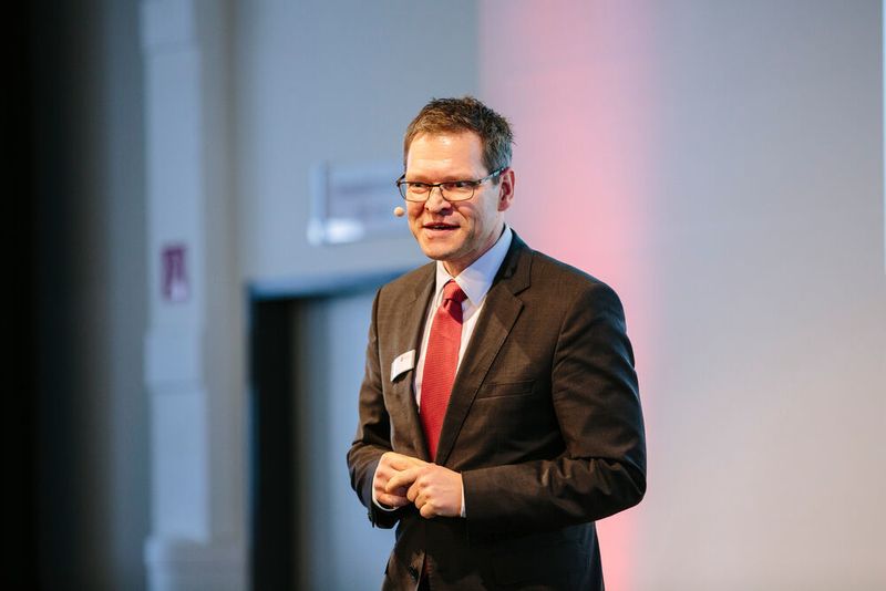 Rolf Sahre, Vorstandsvorsitzender der MACH AG, freute sich über die vielen Besucher (MACH AG)