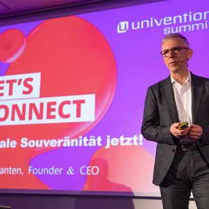 Peter Ganten (CEO Univention) eröffnete den „Univention Summit 2026“ mit einer Keynote. (Bild: Christian Augustin)