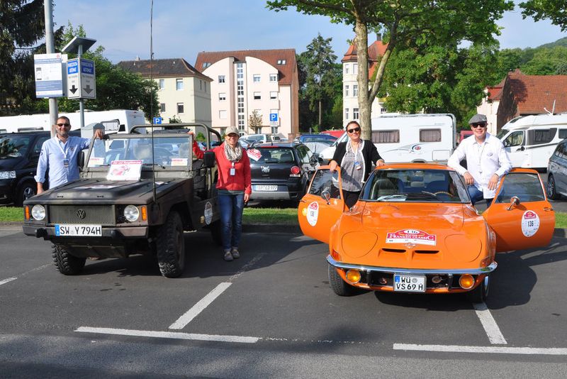 Mit am Start zwei »kfz-betrieb«-Teams mit einem VW Iltis und einem Opel GT. (Weissenberger / »kfz-betrieb«)