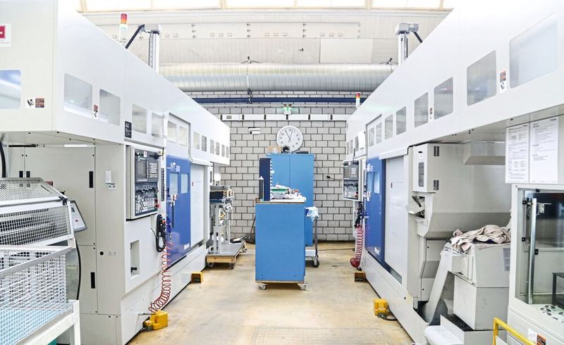 Automation aus einem Guss: Die MT200 GT3 sind mit einem integrierten Portalladeroboter von Muratec ausgestattet. Somit gibt es keine Probleme mit den Schnittstellen. (Anne Richter, SMM)