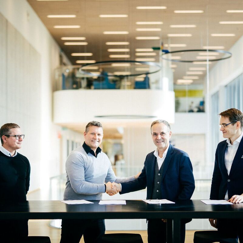 Linde Engineering und Coolbrook unterzeichneten die Kooperationsvereinbarung auf dem Brightlands Chemelot Campus in Geleen, Niederlande.
