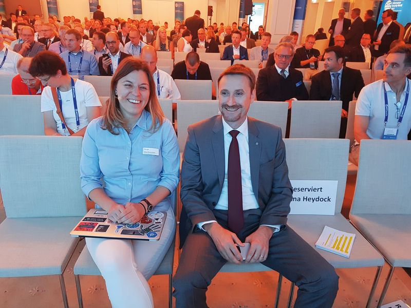 Maya Kaczorowski (Google) und Kai Grunwitz (NTT Security) vor der ersten Keynote zu neuen Konzepten der Cloud-Security (Oliver Schonschek, IT-BUSINESS)