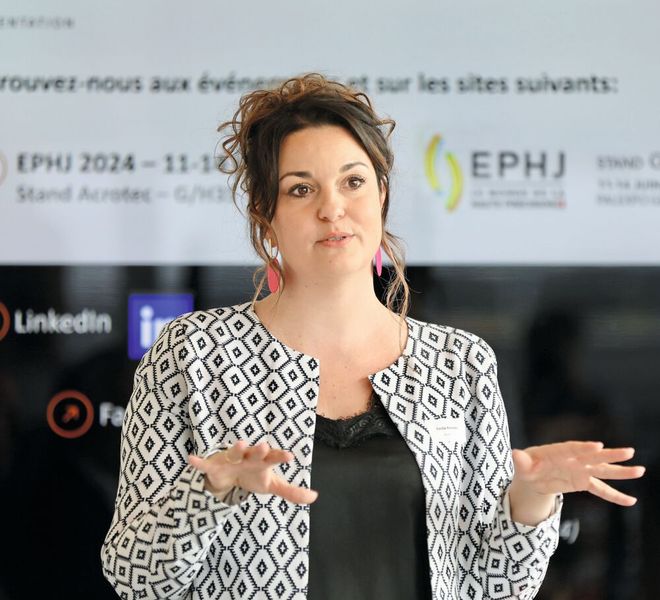 Emilie Rebetez, COO de easyDec SA a présenté l'entreprise aux journalistes. (Source : RKE)