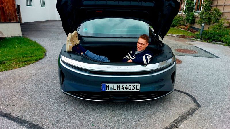 Der Frunk ist mit einem Ladevolumen von gut 280 Litern ein Allleinstellungsmerkmal von Lucid. (Bild: Mauritz – VCG)