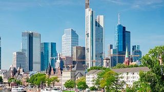 1&1 Versatel erweitert sein Glasfasernetz im Stadtgebiet von Frankfurt am Main. (© – M. Schönfeld – stock.adobe.com)