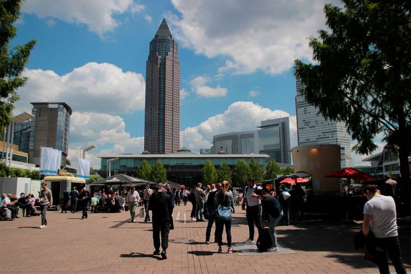 Impressionen aus den Hallen und von der Freifläche der Achema 2024. (Bild: Ernhofer / PROCESS)