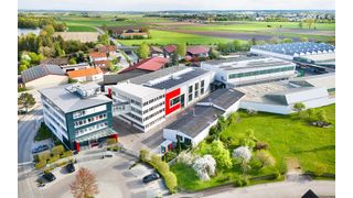 Der Blick auf den Grenzebach-Standort Hamlar. Dort wurde jetzt Unternehmensgeschichte geschrieben. Denn seit Kurzem gibt es zwei neue eigenständige Firmen unter diesem Dach. Die eine ist Spezialistin für die additive Fertigung, die andere für das Rührreibschweißen ... (Bild: Grenzebach)