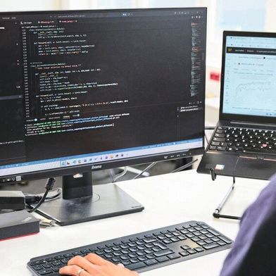 Photonics SDK for C and Python: Computational operations are now abstracted as standard mathematical functions. (Image:Q.ANT)
