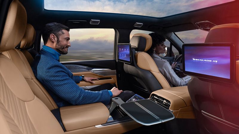 Fond-Passagieren bietet der Escalade IQ viele Annehmlichkeiten. (Bild: Cadillac)