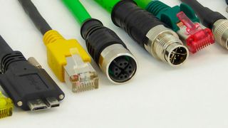 Heute bietet WIR Electronic in den Bereichen Kupfer- und LWL-Konfektion die komplette Leistungspalette aus einer Hand – von der Beratung über das Engineering bis hin zur Produktion. (WIR Electronic)