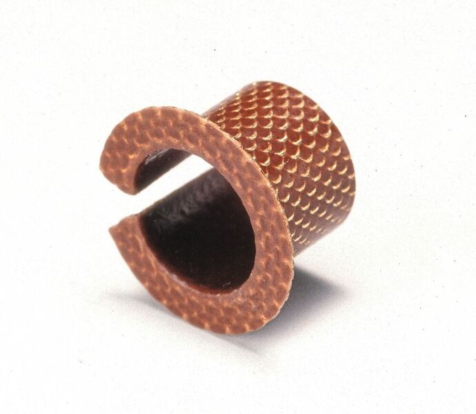 Bei den Hiplast-Gleitlagern handelt es sich um dünnwandige Multilayer-Lösungen, bestehend aus einem Mikrogeflecht aus Streckmetall und einer PTFE-Füllmasse, die zugleich die Gleitschicht bildet.  (Oiles)