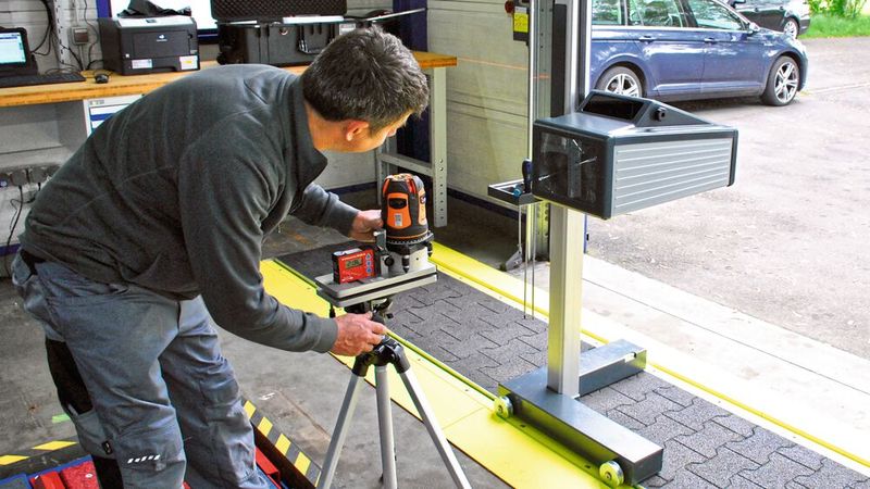 Bei der Kalibrierung von HU-Scheinwerferprüfplätzen gab es zum 1.1.21 Änderungen. Die betreffen jedoch nur erstmals abgenommene Plätze.(Bild:  Dominsky/»kfz-betieb«)