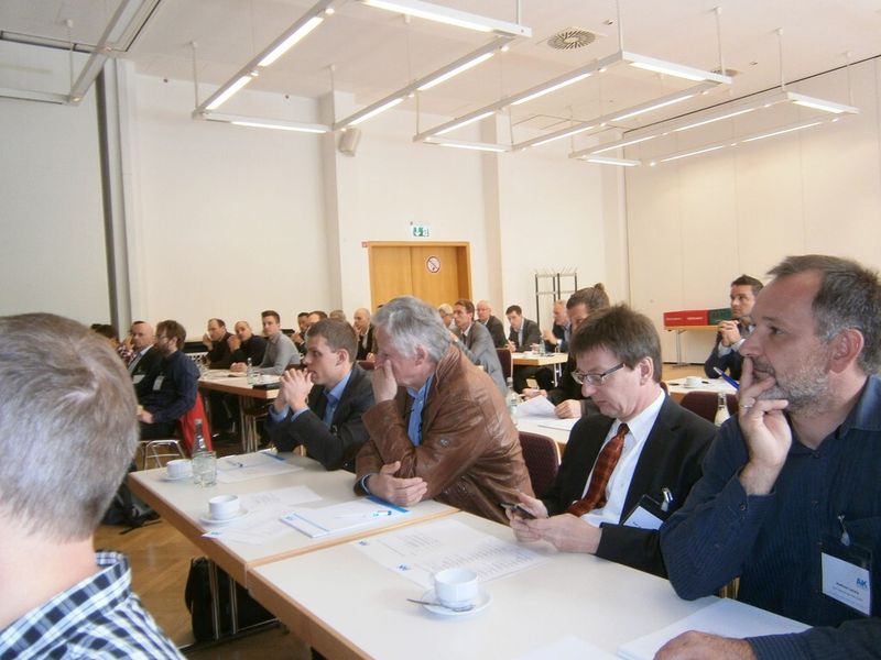 Über 60 Teilnehmer fanden sich zur ersten Informationsveranstaltug des AVK zum Thema PUR-Composites in Frankfurt am Main ein. (Bild: Königsreuther)