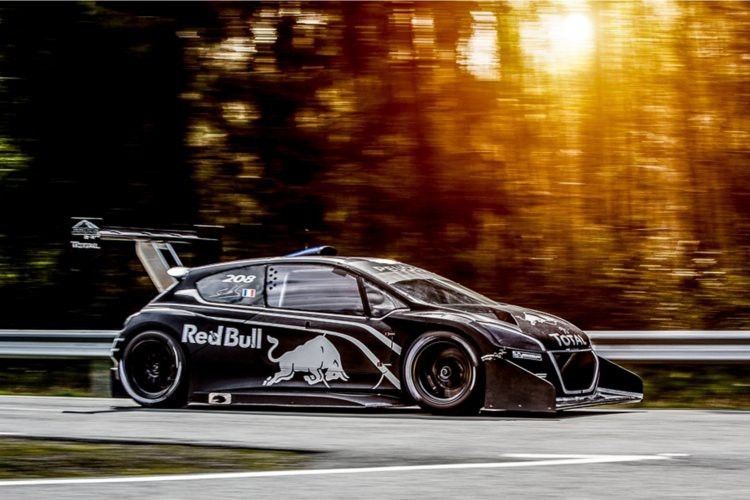 Dieser Verlust kann bis zu ein Prozent Leistung pro 100 Meter Höhenunterschied betragen. (Foto: Peugeot)