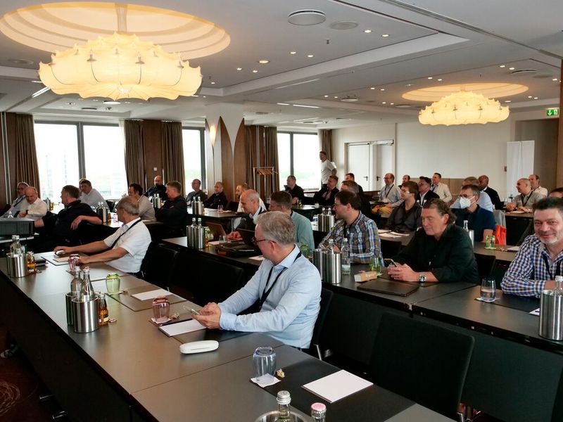 Los geht es mit Vorträgen. (Bild: Broadcom / WD)