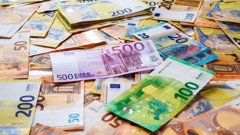 Die Abgaben für die Unternehmen durch den Solidaritätszuschlag sind zu hoch. Deshalb fordert der ZDK die künftige Bundesregierung auf, sie abzuschaffen.(Bild:  frei lizenziert /  Pixabay)