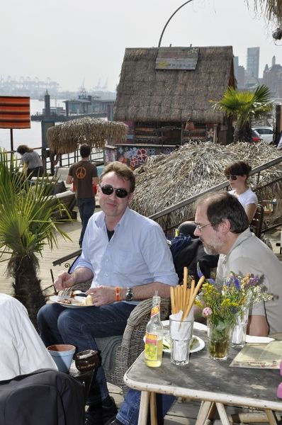 Business Lunch im Sonnenschein (Pilot)