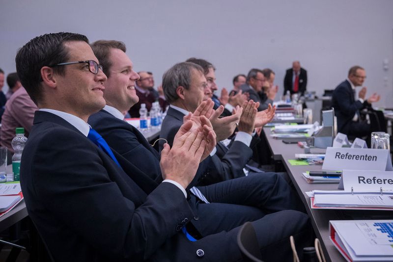 Applaus von den Referenten für die Referenten. (Thomas Entzeroth)