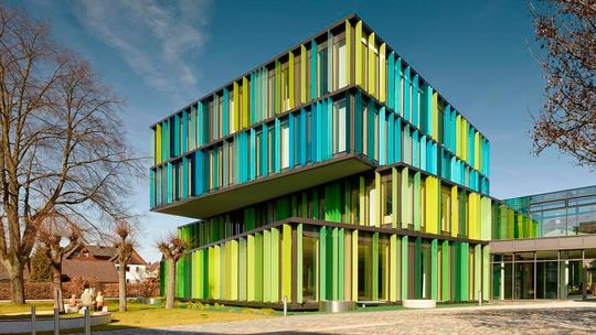 Der Spielzeug- und Möbelhersteller Haba aus Bad Rodach ist aus dem „Gröbsten“ raus. Zum 1. März 2024 haben die Oberfranken nämlich die Insolvenz beendet. Was jetzt geplant ist, hat die dpa erfahren ...(Bild:  Haba)