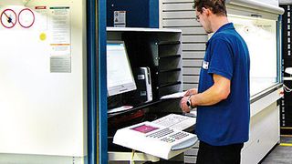 Komplette Bearbeitungslösungen im Bereich des Stahl- und Komponentenbaus erfordern ein zuverlässiges, transparentes und schnelles Lagerkonzept, wie es zum Beispiel mithilfe von Liftsystemen realisiert werden kann. Bild: Knehr (Archiv: Vogel Business Media)