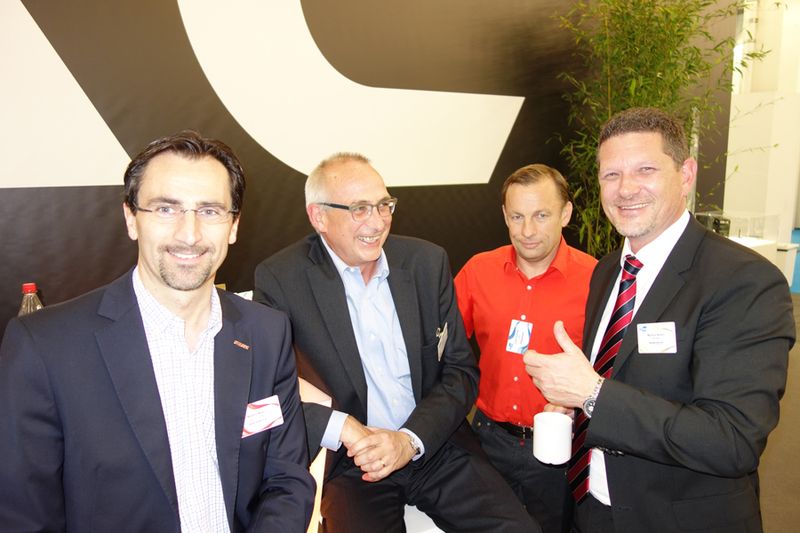(v. l.) Martin Mayr, Cancom, mit Mike Cato, Frank Rommel und Markus Seifert, Intel (Bild: IT-BUSINESS)