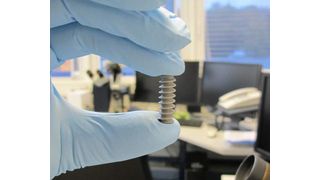 Prototyp einer Kreuzbandschraube aus Magnesium (Bild: Helmholtz-Zentrum Geesthacht (HZG)) (Bild: Helmholtz-Zentrum Geesthacht HZG)