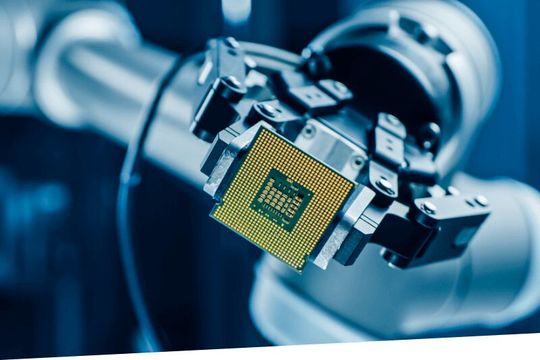 Das Unternehmen Aitad hat sich auf den Einsatz von Embedded-KI spezialisiert. Hier erklärt der Gründer von Aitad, Viacheslav Gromov, wie man das Know-how nutzen kann, um Robotersysteme ausfallsicherer zu machen. Denn das kann viel Geld sparen ...(Bild:  Aitad)