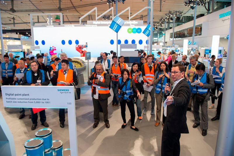 Presse-Highlight-Tour am 22. April 2018: Siemens AG, Halle 9, Stand D35 (Bild: Siemens AG)