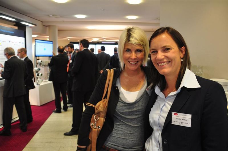 von links: Nicole Pinz (Yokogawa) und Jessica Nellen (PROCESS)  (Bild: M. Henig / PROCESS)