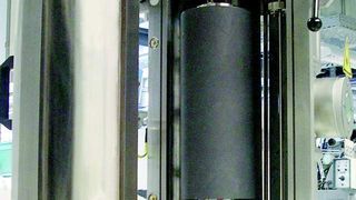 Laser-Arc-Modul mit Kohlenstoffkathode (Graphit) zur Abscheidung extrem harter DLC-Schichten. Die zeitliche und örtliche Steuerung der Bogenentladung wird mit einem konventionellen Pulslaser erreicht.Bild: Fraunhofer IWS. (Archiv: Vogel Business Media)