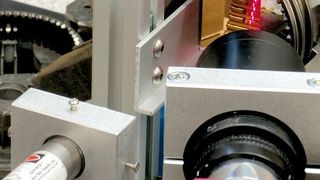 Prototyp zur Innenvermessung einer Getriebe-Schaltmuffe mit Lasertriangulations-Eintauchoptik. Bild: EHT (Archiv: Vogel Business Media)