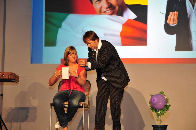 Dabei musste auch die eine oder andere Kongressbesucherin auf die Bühne. (Archiv: Vogel Business Media)