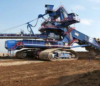 Assembly Of The World S Largest Compact Bucket Wheel Excavator