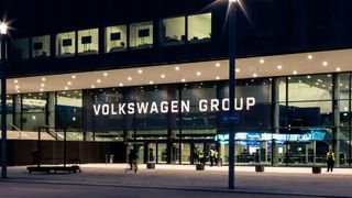 Der Volkswagen- und Audi-Partnerverband verständigte sich mit dem Konzern auf das Aus der E-Auto-Agentur im Privatkundengschäft auch bei Audi und VW Nutzfahrzeuge. (Bild: Eyecatchme Photography)