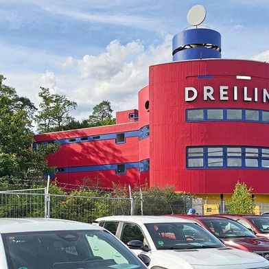 Der ehemalige Berliner Autobahnrasthof Dreilinden gehört seit zwei Jahren der König-Gruppe – nach dem Umbau steht jetzt auch das künftige Nutzungskonzept fest.  (Bild: Autohaus König)