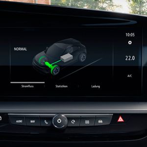 Die Bedienung des Cockpits ist eingängig: Es gibt anders als bei Wettbewerbern auch noch Knöpfe und Schalter für Direktzugriffe, etwa für die Radiolautstärke.(Bild:  Opel)