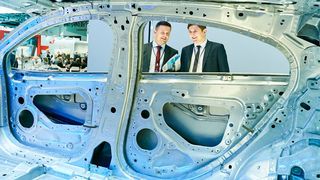 Die Coronakrise hat tiefe Löcher in die Bilanz des ersten Halbjahres gerissen. Starke Umsatzeinbrüche haben vor allem die Branchen Luftfahrt und Automobilindustrie zu verzeichnen. (Aluminium 2018)