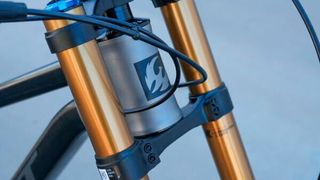 Die Vorteile des 3D-Drucks bei der Herstellung von Titanhülsen liegen vor allem in der Möglichkeit, komplexe Designs und Formen zu erstellen.  (Bild: Pivot)