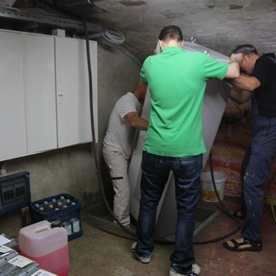 Anlieferung des engion family-Speichersystems aus dem Hause VARTA Storage. (Bild: VARTA Storage)