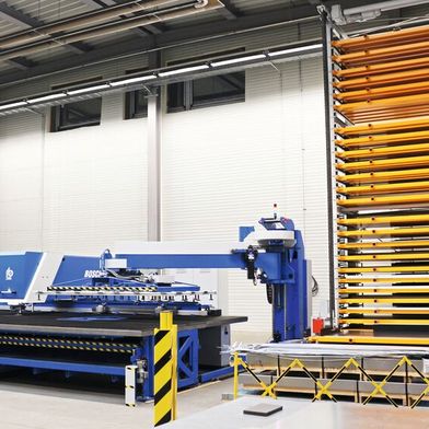 Bei der Automatisierung von Stanz- und Kombimaschinen setzt Boschert auf abgestimmte Be- und Entladekonzepte. (Bild: Boschert)