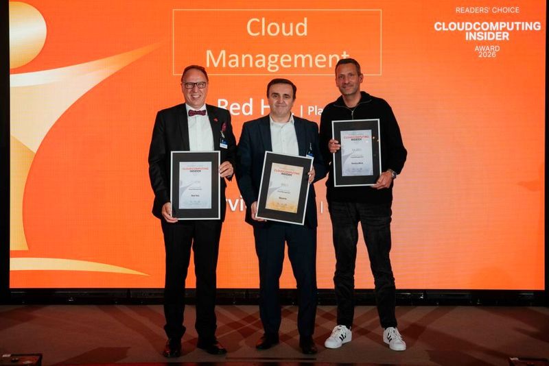 „Cloud Management“ hilft Unternehmen, ihre IT gezielt weiterzuentwickeln. 2026 holen sich dieser Kategorie (v.l.): Red Hat Platin (Dirk-Jan Bösinger), Bechtle Gold (Radoslav Marjanac) und ServiceNow Silber (Thomas Grasser). (Bild: Manuel Emme Fotografie)