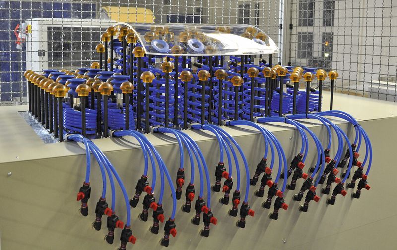 Bild 3: Kunststoffscheiben können auf diesem System geometrieflexibel und sicher eingespannt werden. (Bild: IWU)